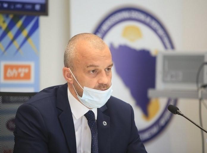Elmir Pilav posmatrač suđenja na utakmici Lige prvaka