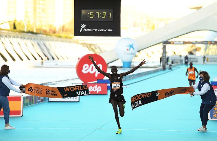 Postavio novi svjetski rekord u polumaratonu