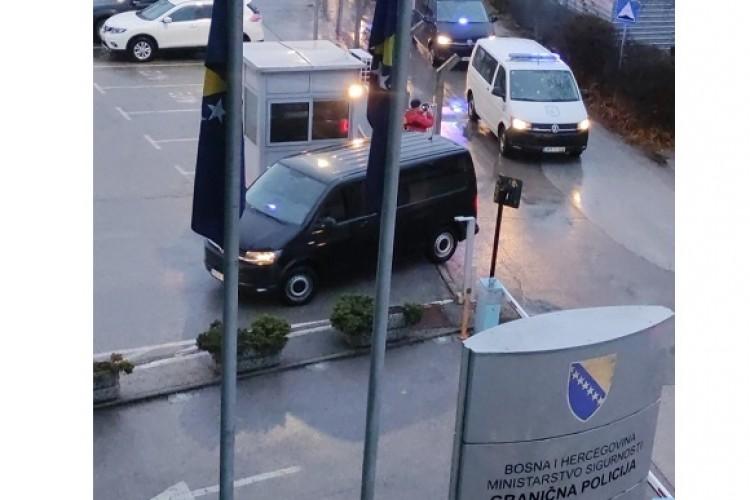Dovođenje uhapšenih u  prostorije Granične policijue BiH - Avaz