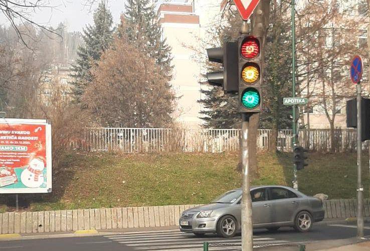 Zbunjujuća situacija u Sarajevu, upaljena sva tri svjetla na semaforu - Avaz