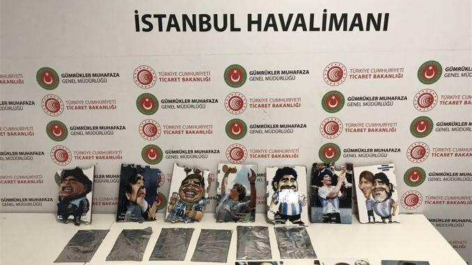 Na aerodromu u Istanbulu pronađeno 2,6 kilograma kokaina u slikama Maradone