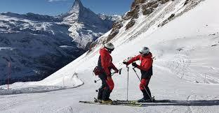 Stotine Britanaca pobjeglo iz karantina u švicarskom skijalištu