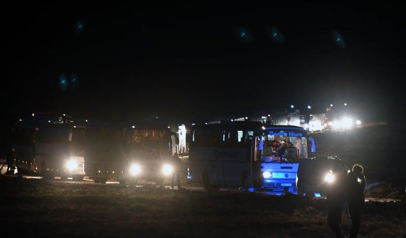 Navodno će migranti noć provesti u autobusim - Avaz