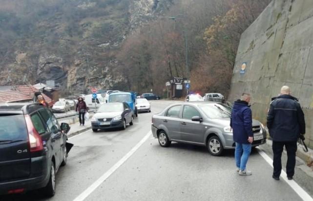 Sudarila se dva vozila na izlazu iz Sarajeva, velike gužve u saobraćaju