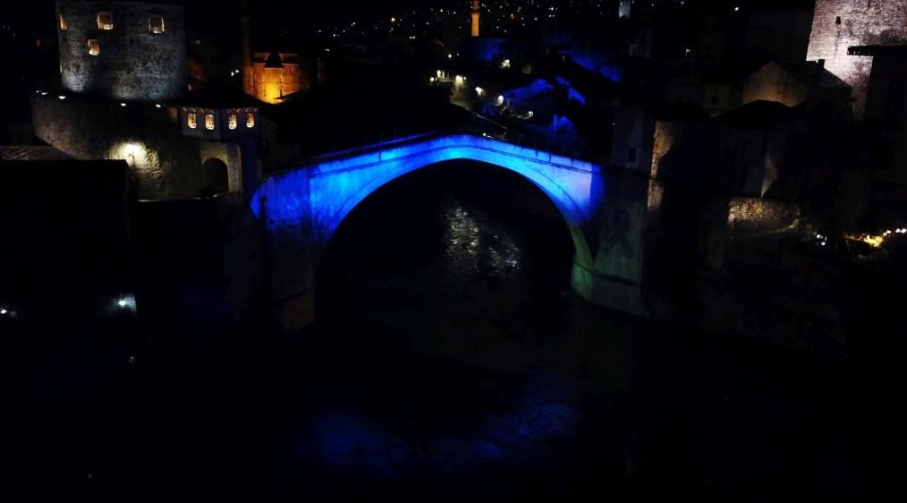Stari most u plavoj boji - Avaz