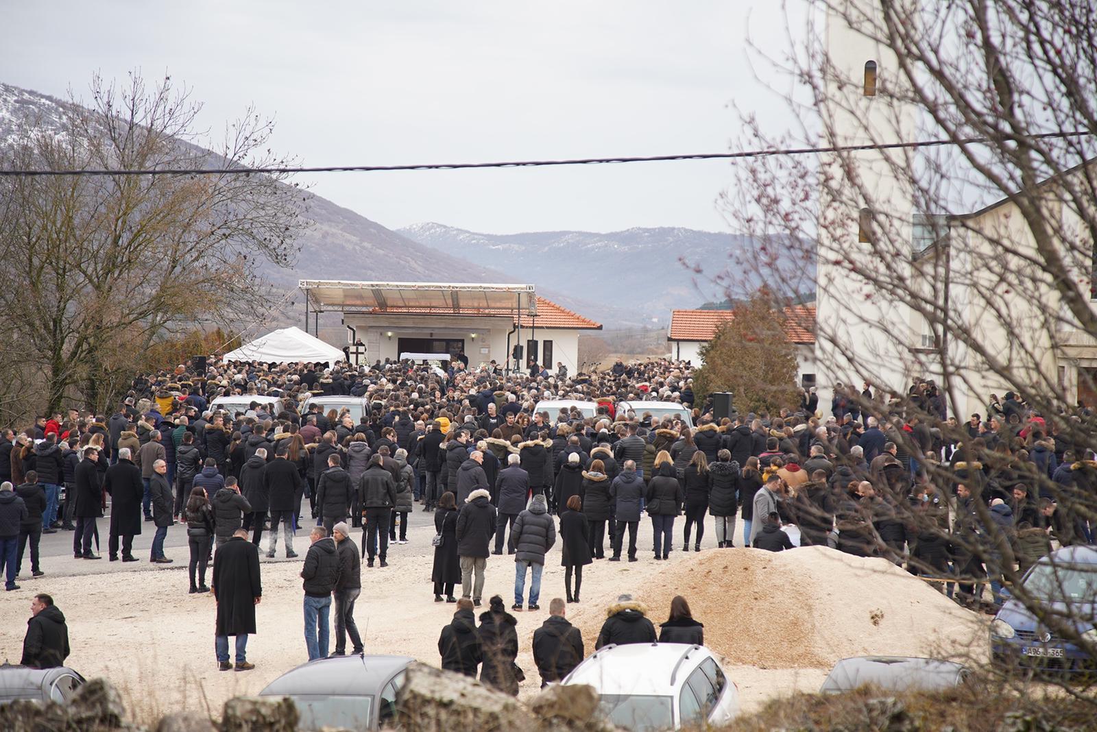 "Avaz" on the spot: A river of people arrives at the funeral of six young people from Posušje