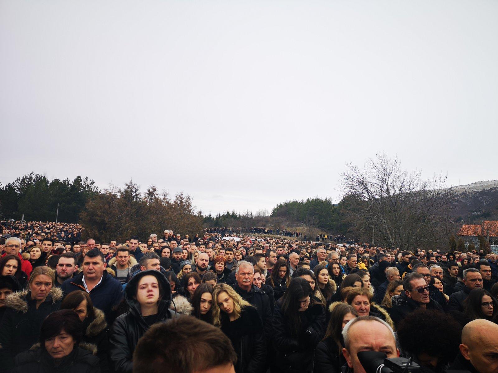 Many people attend the memorial service - Avaz