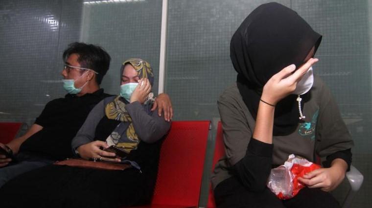 Relatives of passengers on board the missing plane wait for news at Supadio airport in Pontianak - Avaz