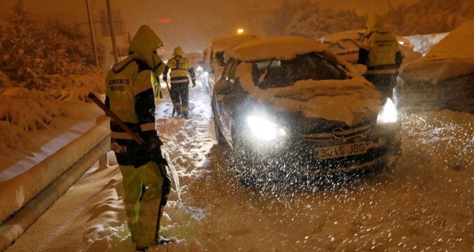 Four die in Spanish storm, troops deployed to help motorists stranded by snow