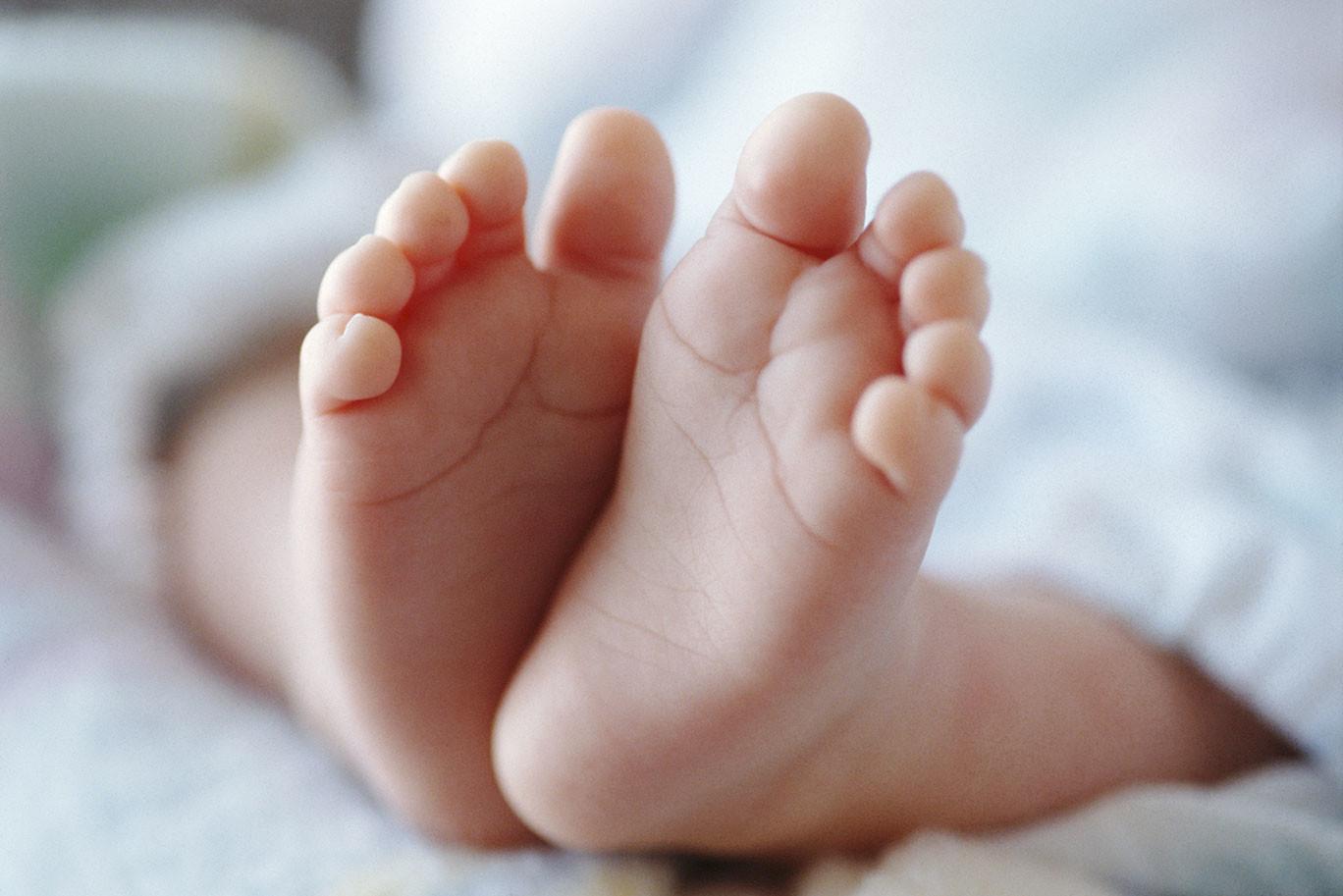 Roditelj treba biti oprezan pri pokrivanju bebinih nogu - Avaz