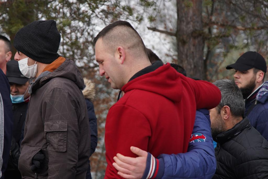 Trojica sinova shrvani od bola u mezar spustili svog brutalno ubijenog oca Redžiba Kolića