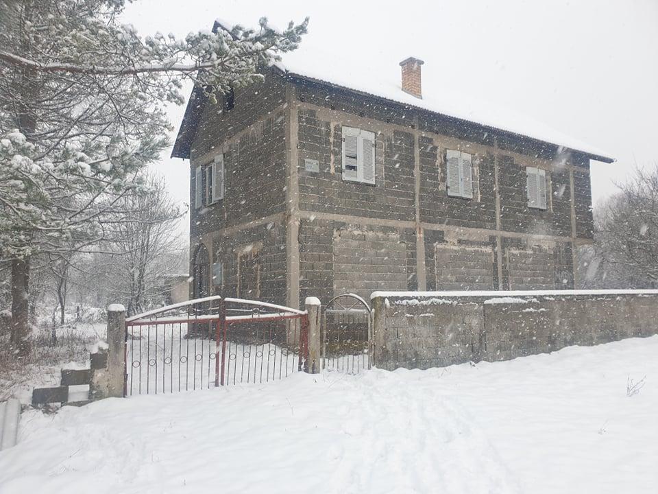 Kuća u kojoj se osumnjičeni krio - Avaz