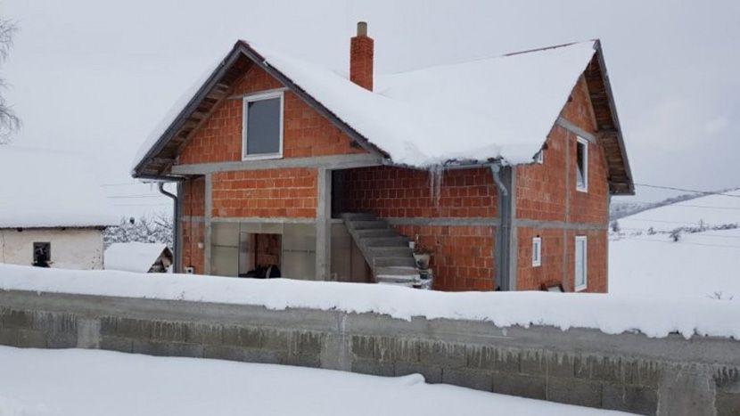Kućća u selu Rasno u kojoj se dogodio nezapamćen zločin - Avaz