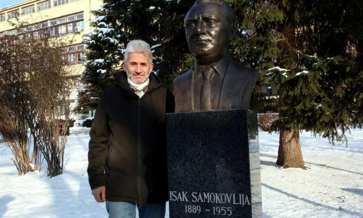 Ponovo postavljena bista Isaka Samokovlije na Trgu Oslobođenja Alija Izetbegović