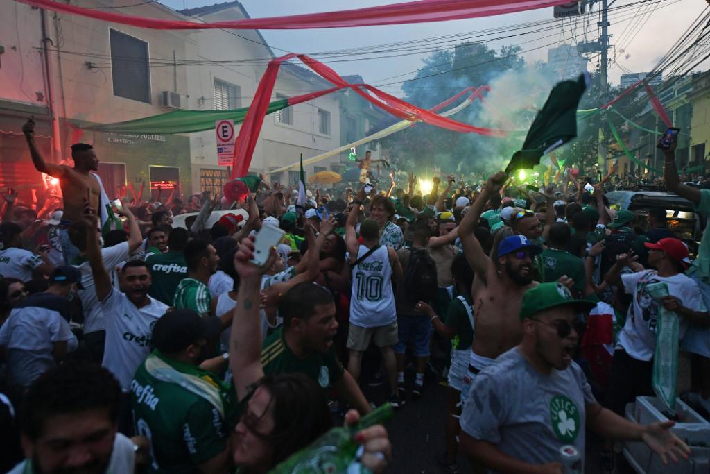 Zaboravljen koronavirus, samba na brazilskim ulicama zbog trofeja Palmeirasa