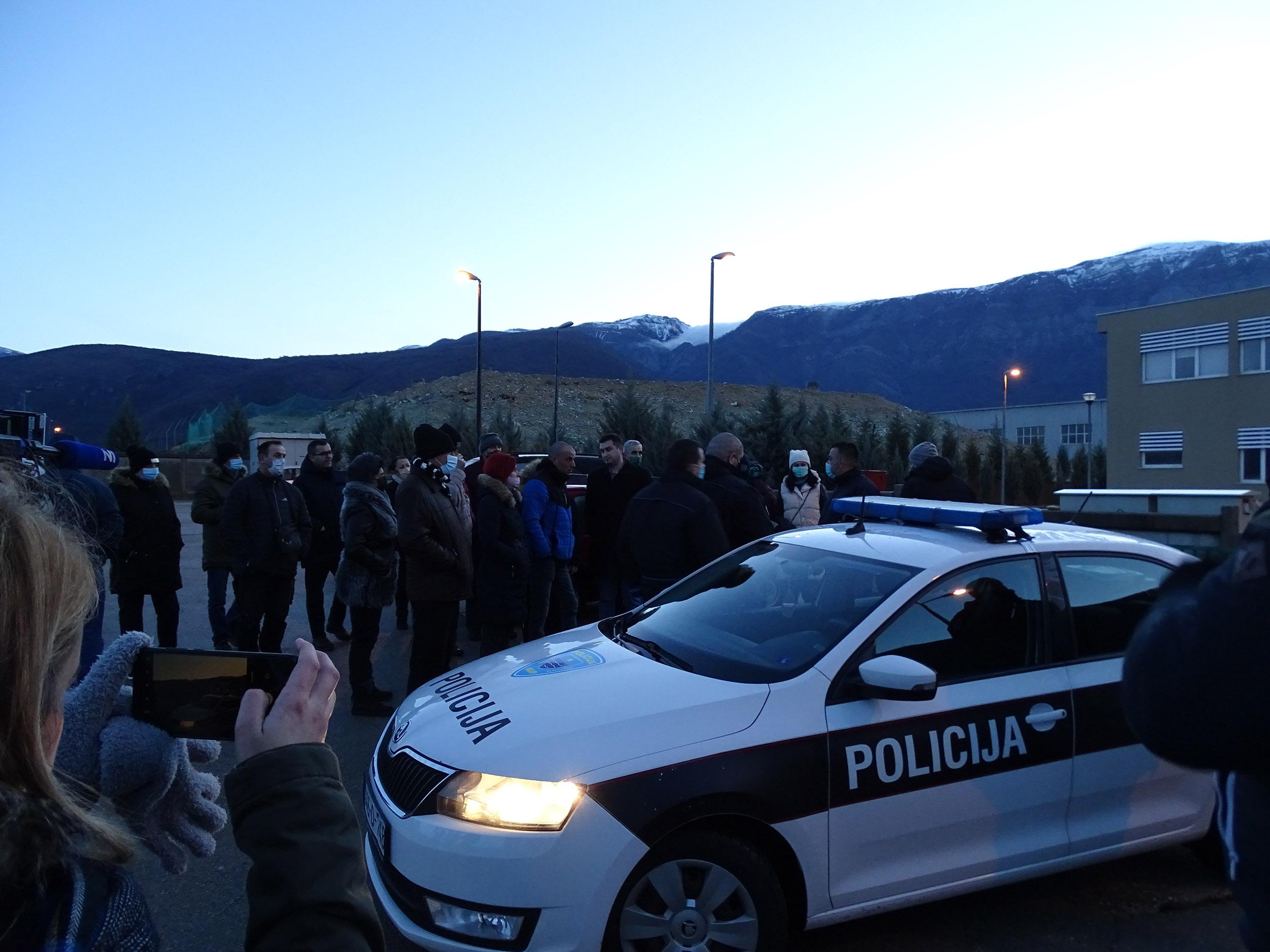 S blokade: Policija ih legitimisala - Avaz