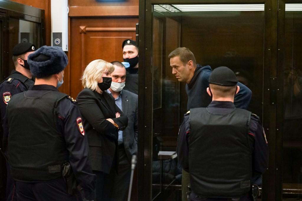 Navaljni tokom razgovora s advokatima - Avaz