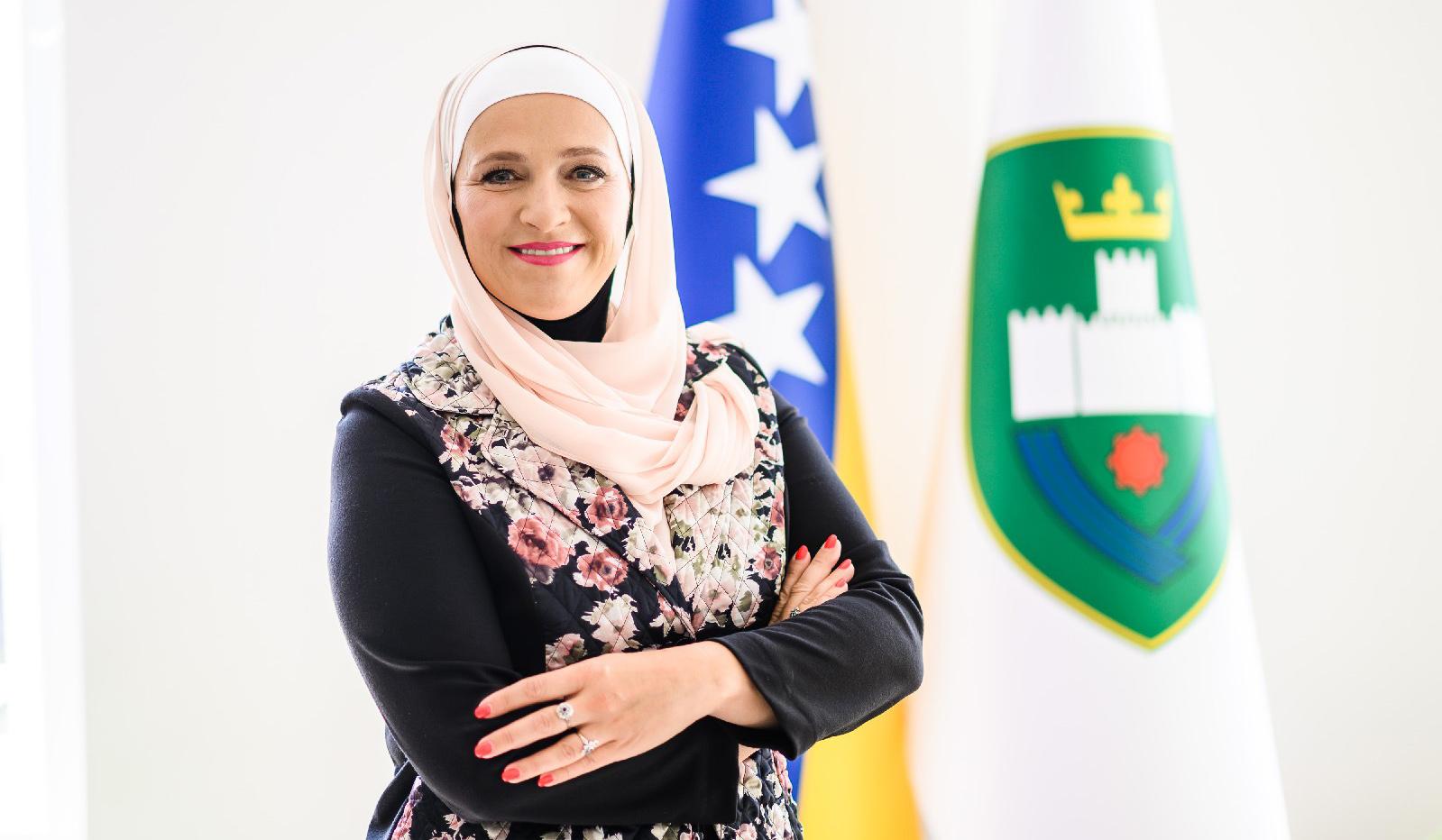 Bivša načelnica Visokog uzela "bijeli hljeb": Amra Babić će iz budžeta dobiti skoro 69.000 KM u narednih 12 mjeseci