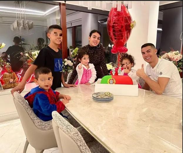 Ronaldo s porodicom - Avaz