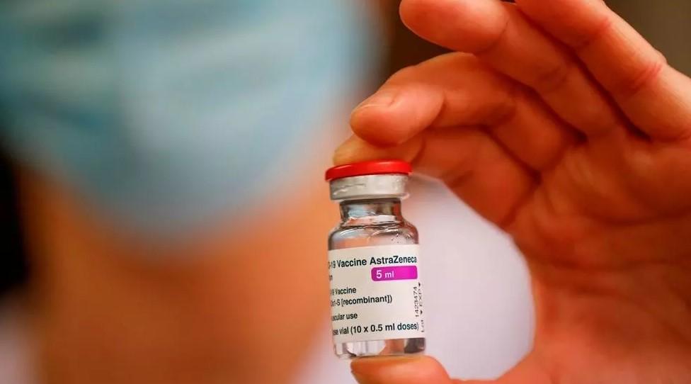 France recommends single vaccine dose for people who have had COVID
