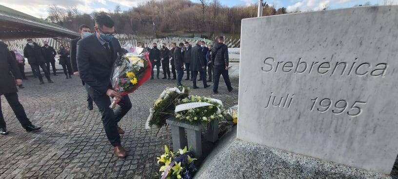 Representatives and leaders of political parties paid tribute to the victims of genocide in Potočari