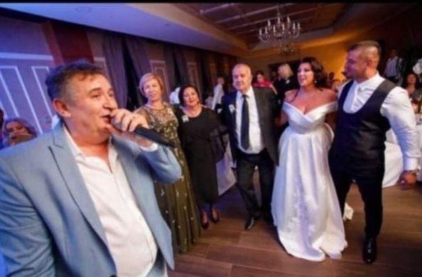 Fotografija Budnje sa Enrom Suljić koju “ne poznaje” nastala na svadbi njegove kćerke
