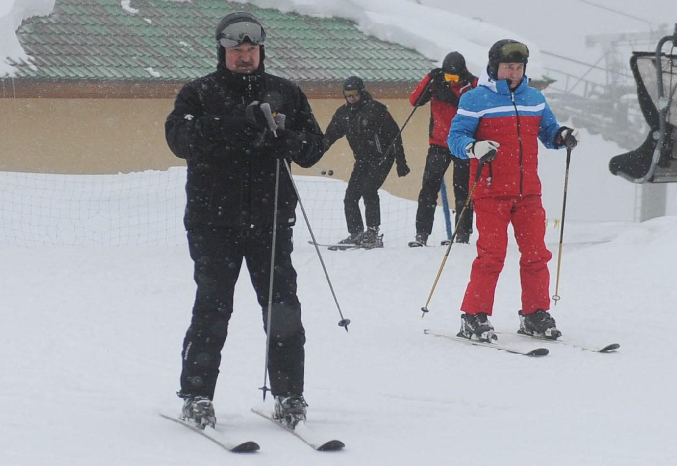 Lukašenko i Putin na skijanju - Avaz