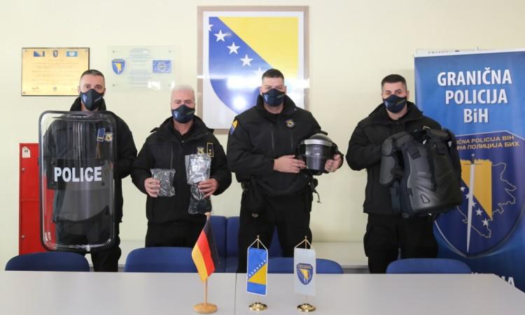 Donirane različite vrste opreme s ciljem operativnog jačanja Granične policije - Avaz