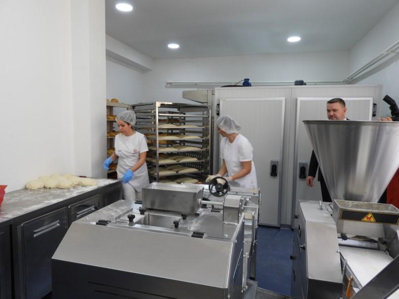 Otvorena prva "Merhametova" pekara u Tuzli: Proizvedu stotinu hljebova za 90 minuta