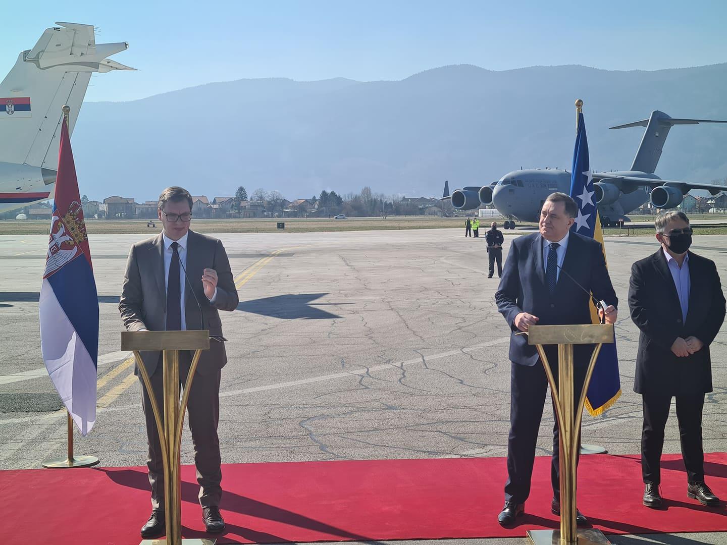 Vučić i Dodik na Sarajevskom aerodromu - Avaz