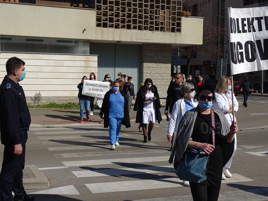 Medicinari HNK ponovo svoja prava tražili na ulici