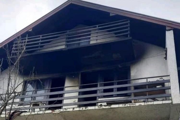 Zapaljena kuća u kojoj se žena nalazila - Avaz
