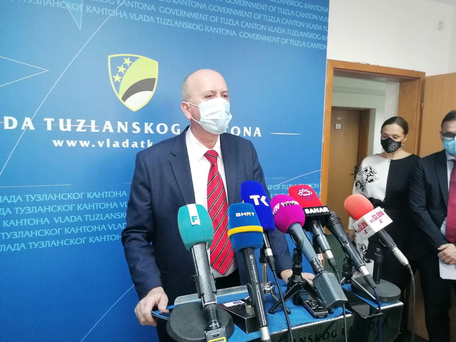 Jusufović: Dok se ne osiguraju doze za revakcinaciju nećemo vakcinisati uposlenike vakcinama iz Srbije
