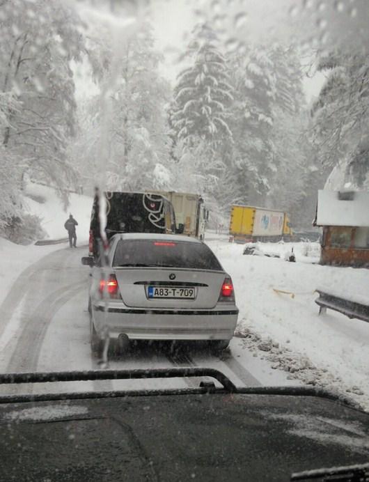 Snijeg izazvao brojne probleme - Avaz