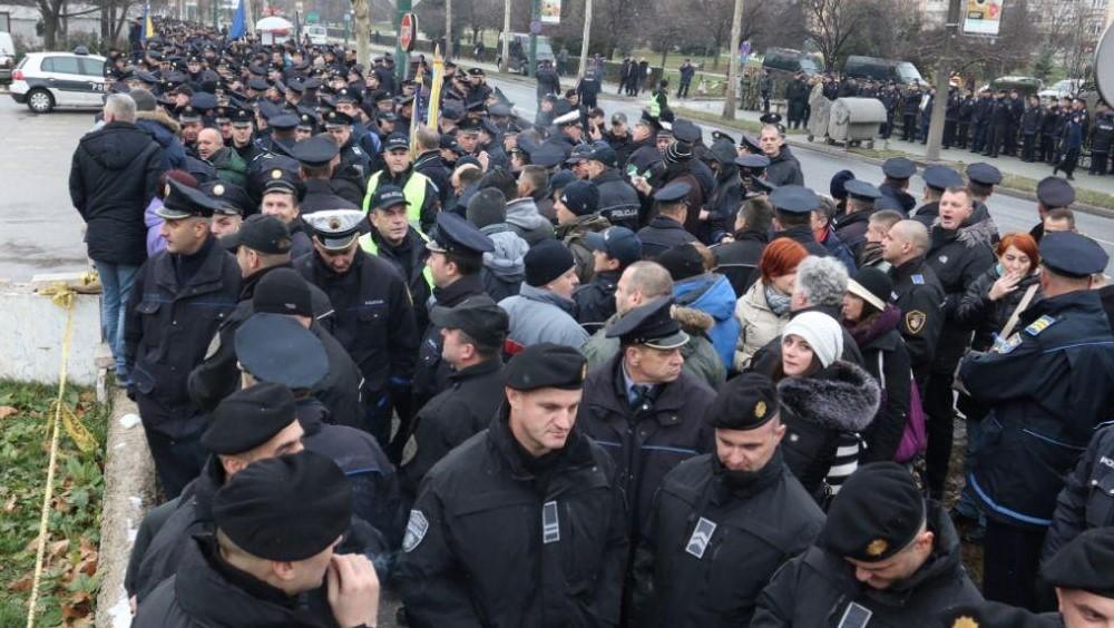 Policajci traže svoja prava - Avaz