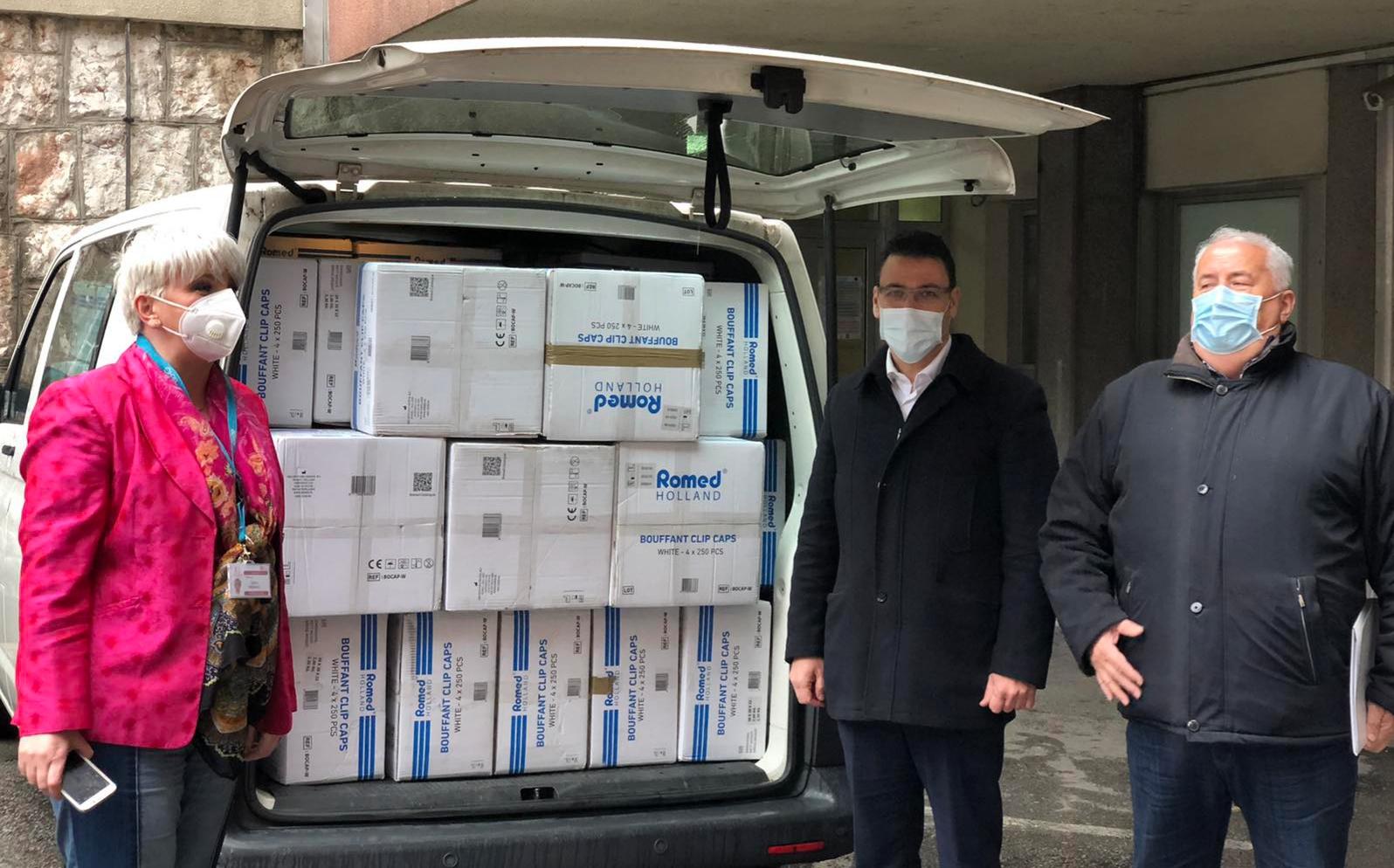 Civilna zaštita KS ustupila Općoj bolnici kombi na korištenje i donirala 100.000 zaštitnih kapa
