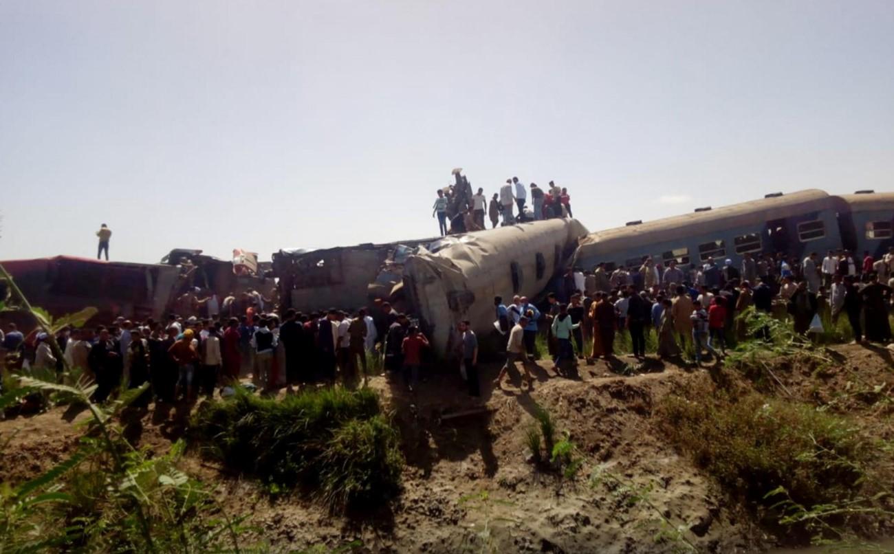 Train collision kills 32 people, injures dozens in Egypt
