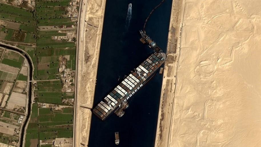 Satelitski snimci pokazuju zaglavljeni kontejnerski brod u Sueckom kanalu