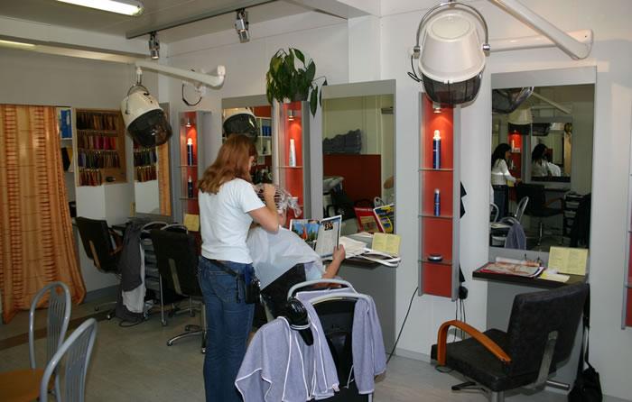 Frizerski saloni otvaraju vrata za posjetioce - Avaz