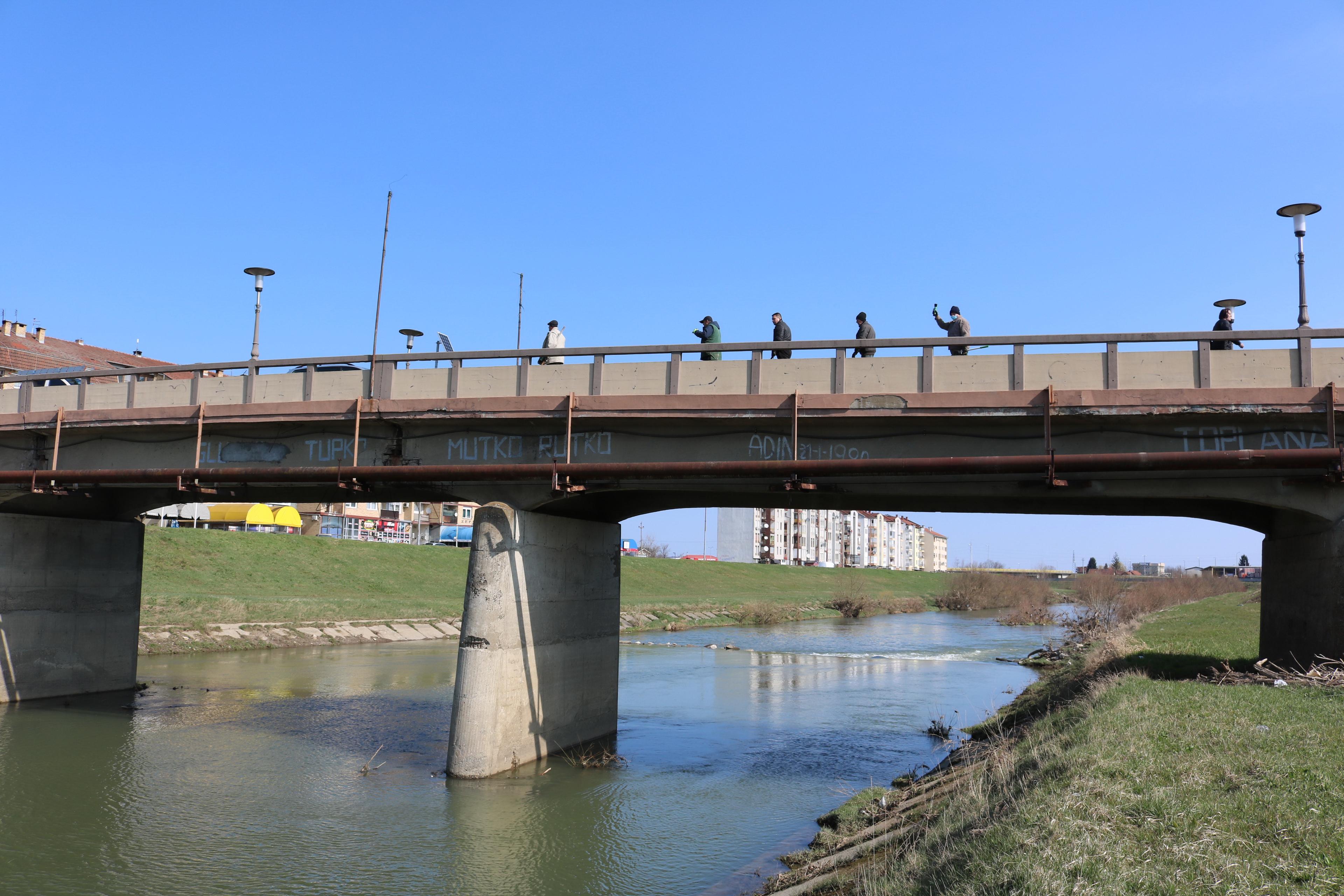 Drama u Derventi: Policajac spriječio ženu da skoči s mosta