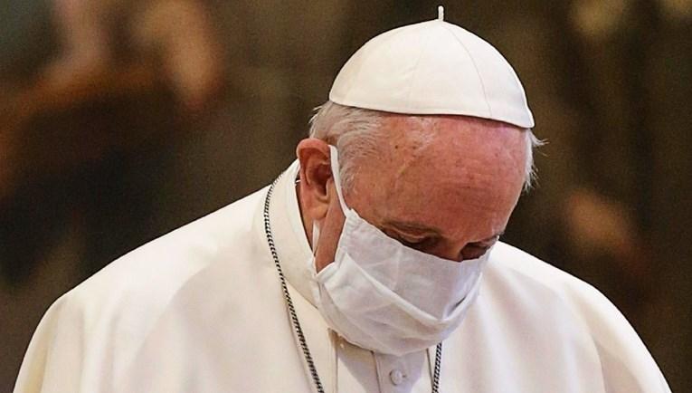 Papa vodio uskrsnu misu pod mjerama