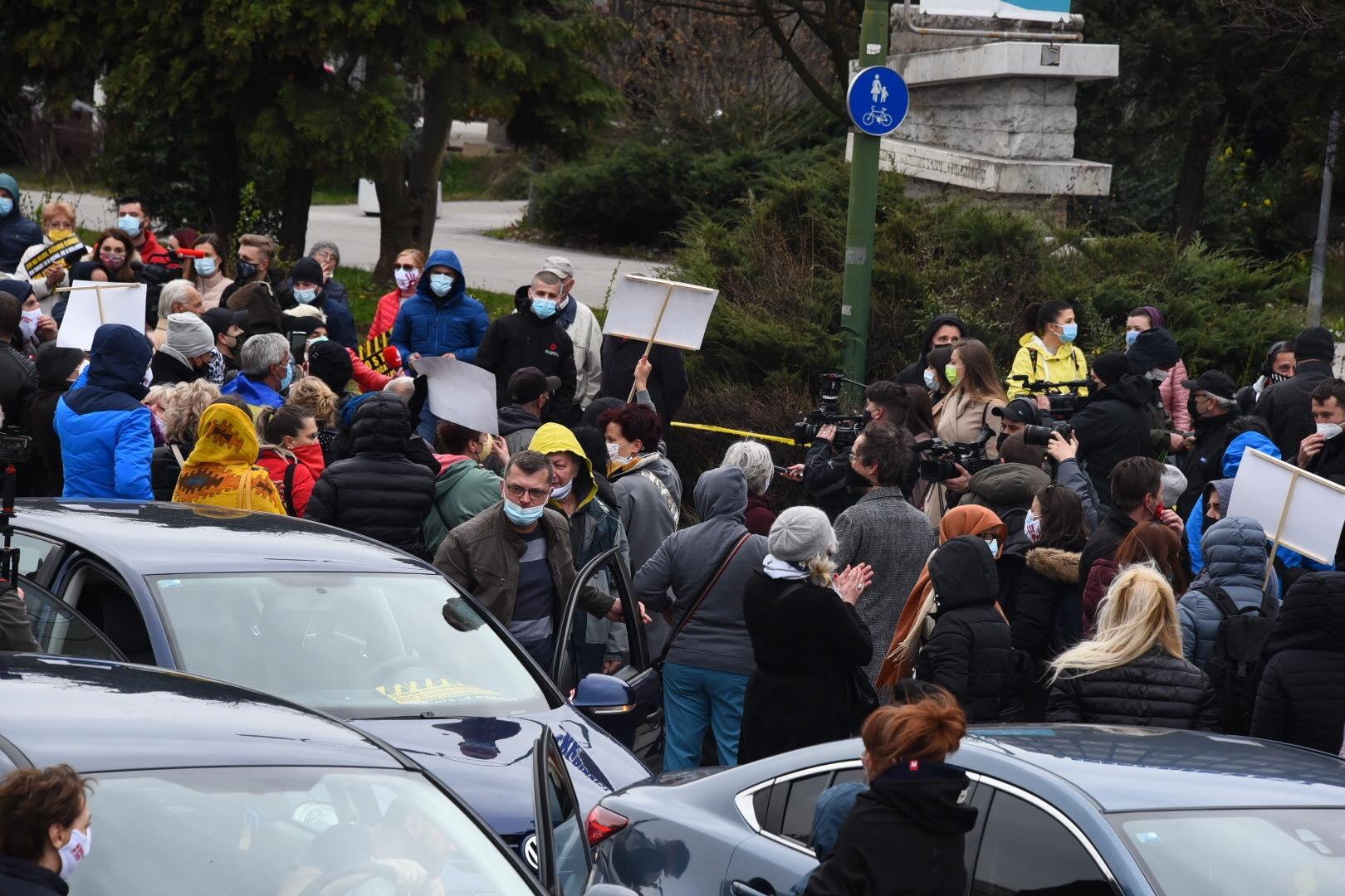 Okončani protesti "Borba za život": Građani poručili nesposobnim vlastima da podnesu ostavke