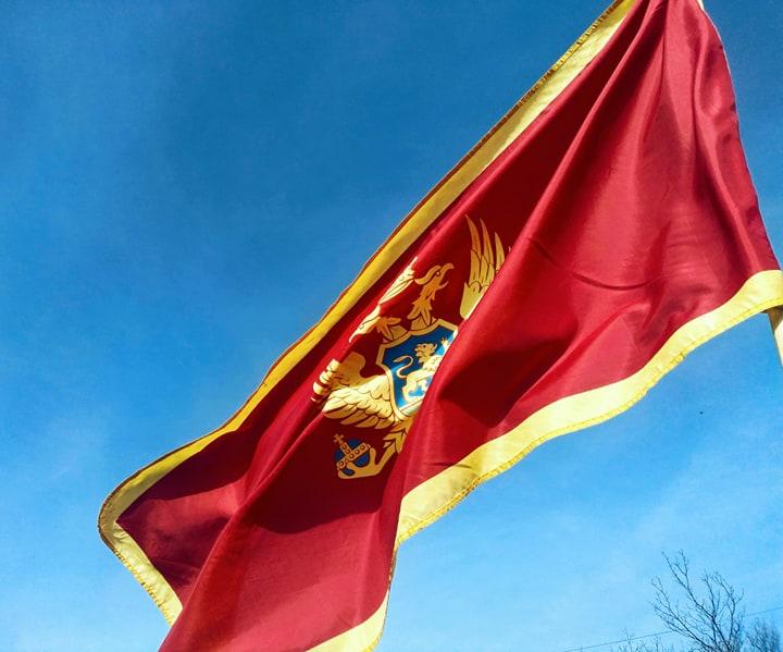 Poziv za okupljanje ispred Vlade: Crnogorci neće biti robovi četničkoj kokardi