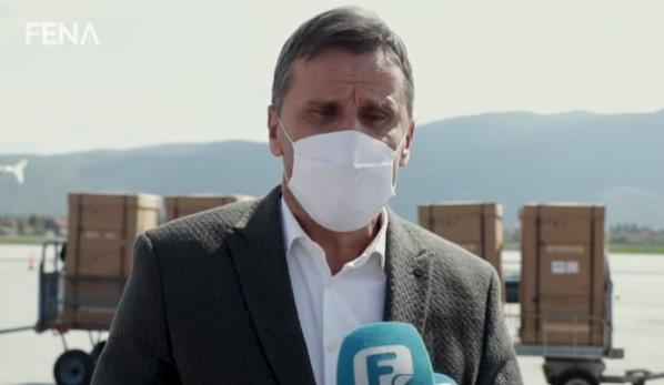 Kako je Bakirov Fadil Novalić govorio o "malina respiratorima": Ovo je sami vrh ponude i ovo je respirator koji snabdijeva dva pacijenta odjednom