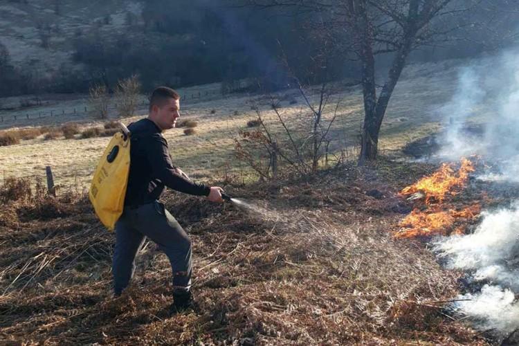 Požar kod Šekovića: Šest sati branili kuće od vatrene stihije