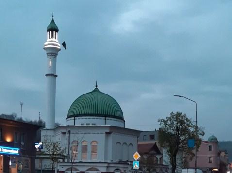 Šarenu džamiju džematlije Gračanice sagradile su poslije rata u BiH - Avaz