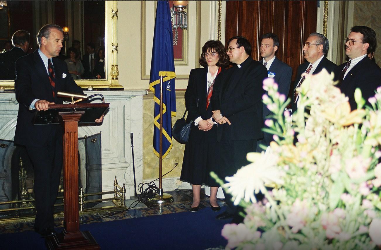 Susret Franje Topića sa senatorom Džo Bajdenom 1995. godine