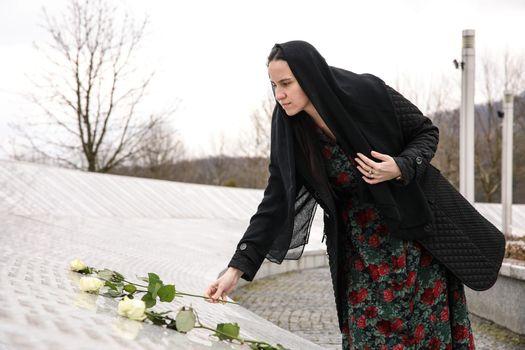 Karić u Srebrenici: patnju porodica niko ne može olakšati - Avaz