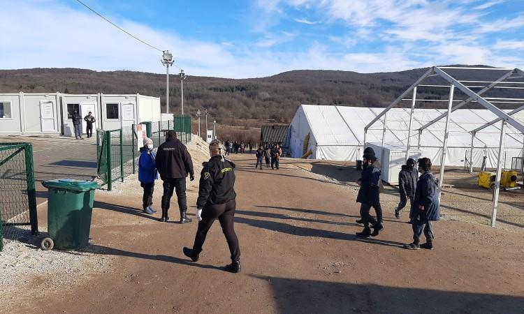 While 4,500 migrants, asylum-seekers and refugees are accommodated in the official temporary reception centres in Bosnia and Herzegovina, efforts are under-way to improve accommodation standards and capacities across the whole country - Avaz