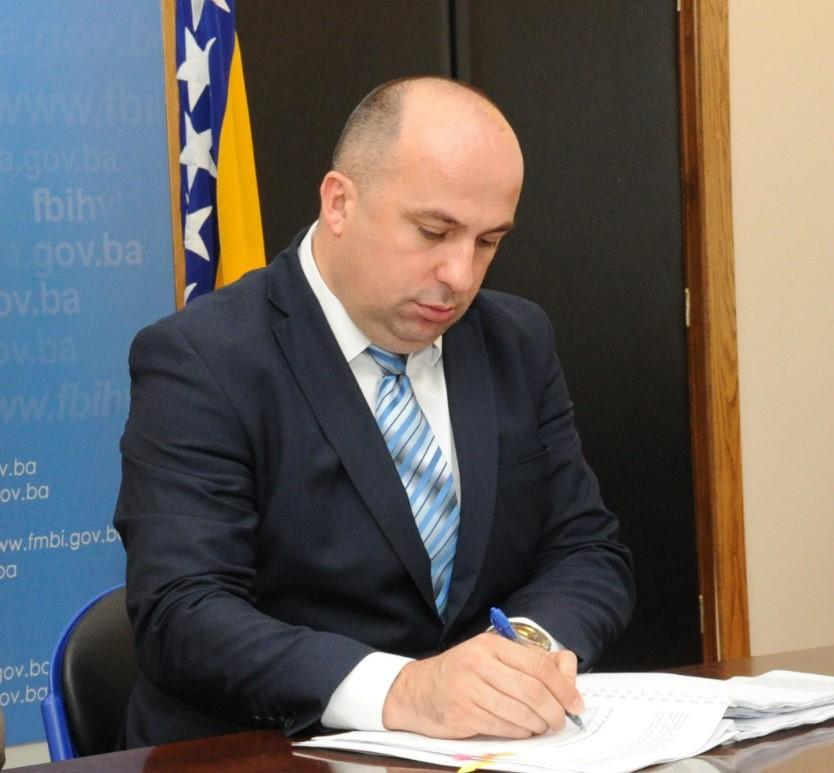 Lasić potpisao ugovor uime Vlade FBiH - Avaz